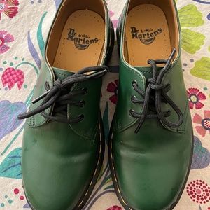 Doc Martens Women's Oxfords Sz 8